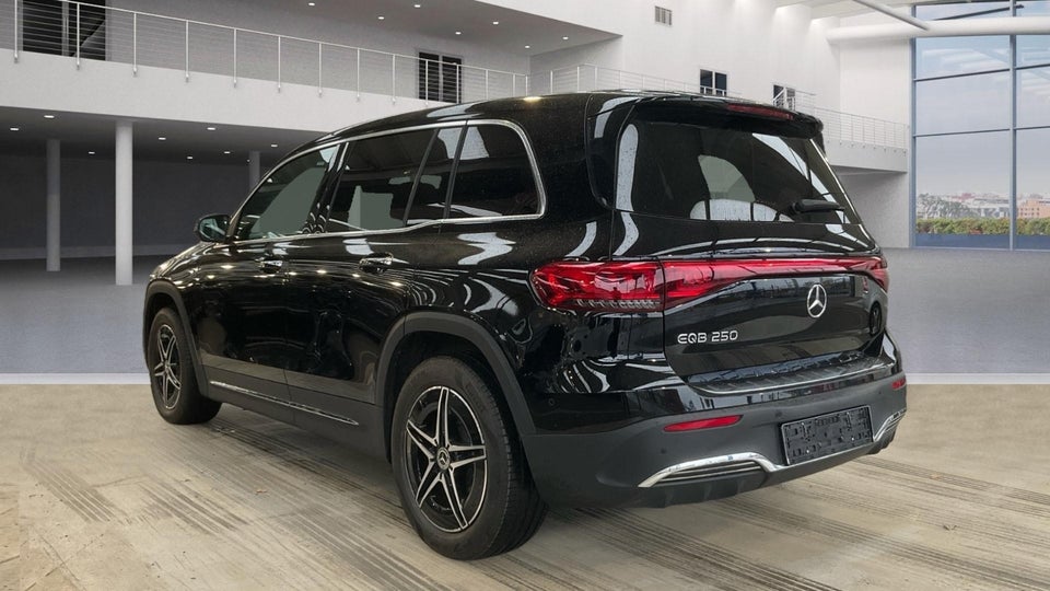 Mercedes EQB250 AMG Line 5d