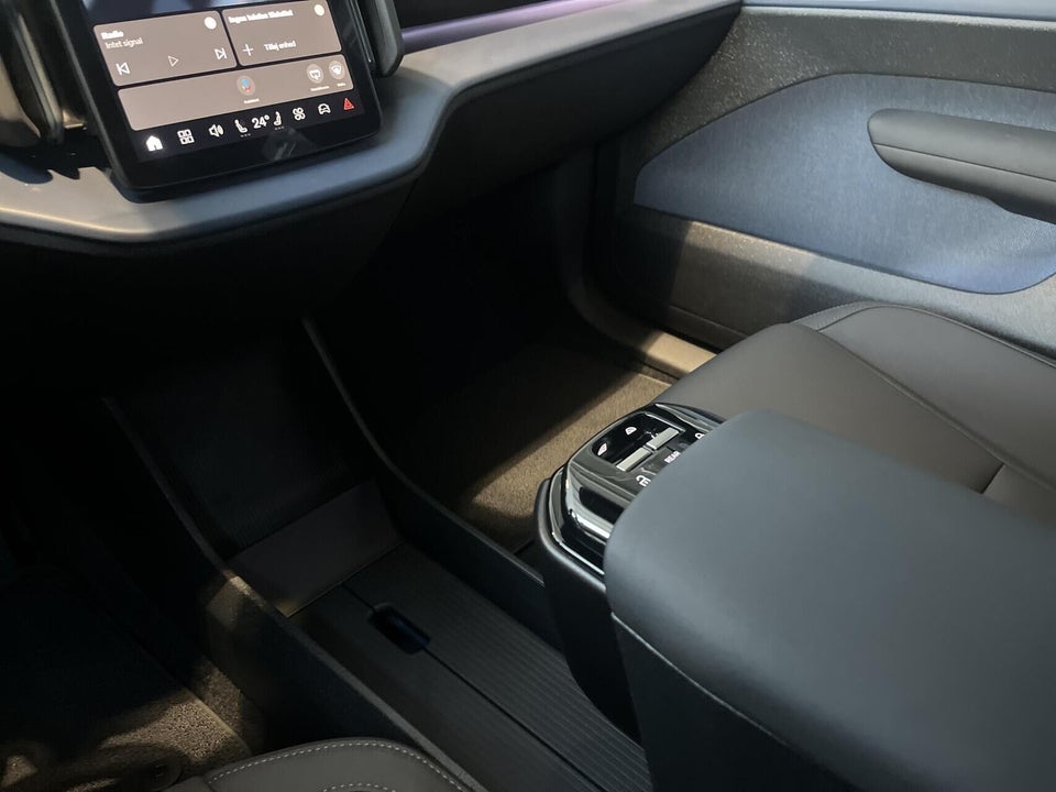 Volvo EX30 Standard Range Plus 5d