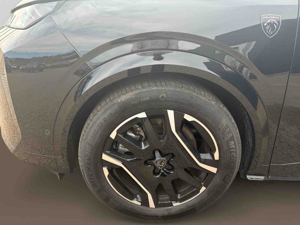 Peugeot e-3008 77 GT 5d