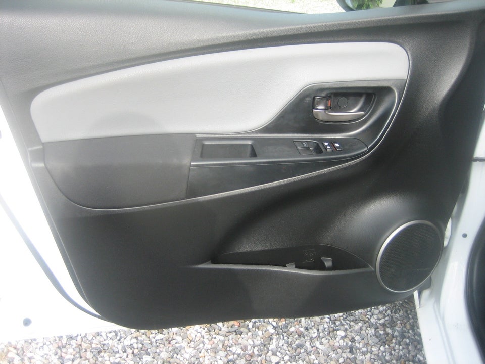 Toyota Yaris 1,0 VVT-i T2 5d