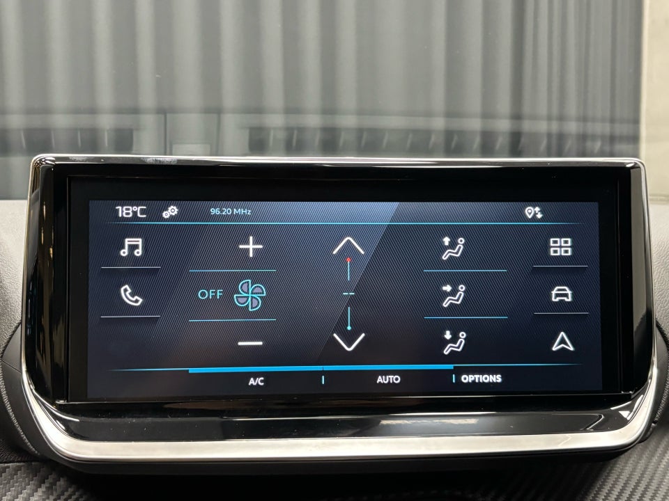 Peugeot e-208 50 Style 5d