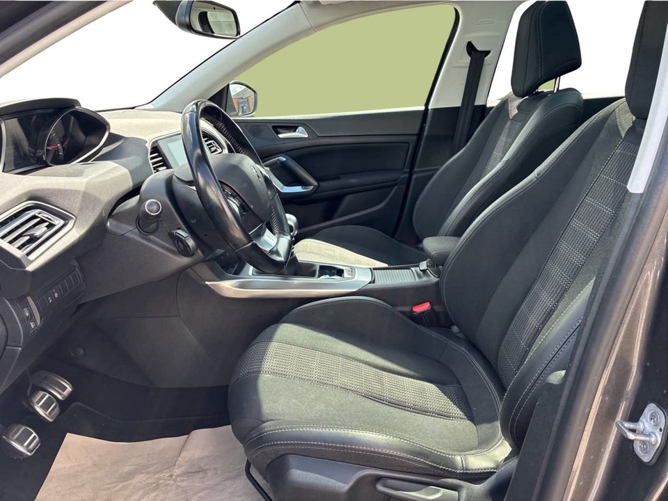 Peugeot 308 1,2 e-THP 130 Allure Sky SW 5d