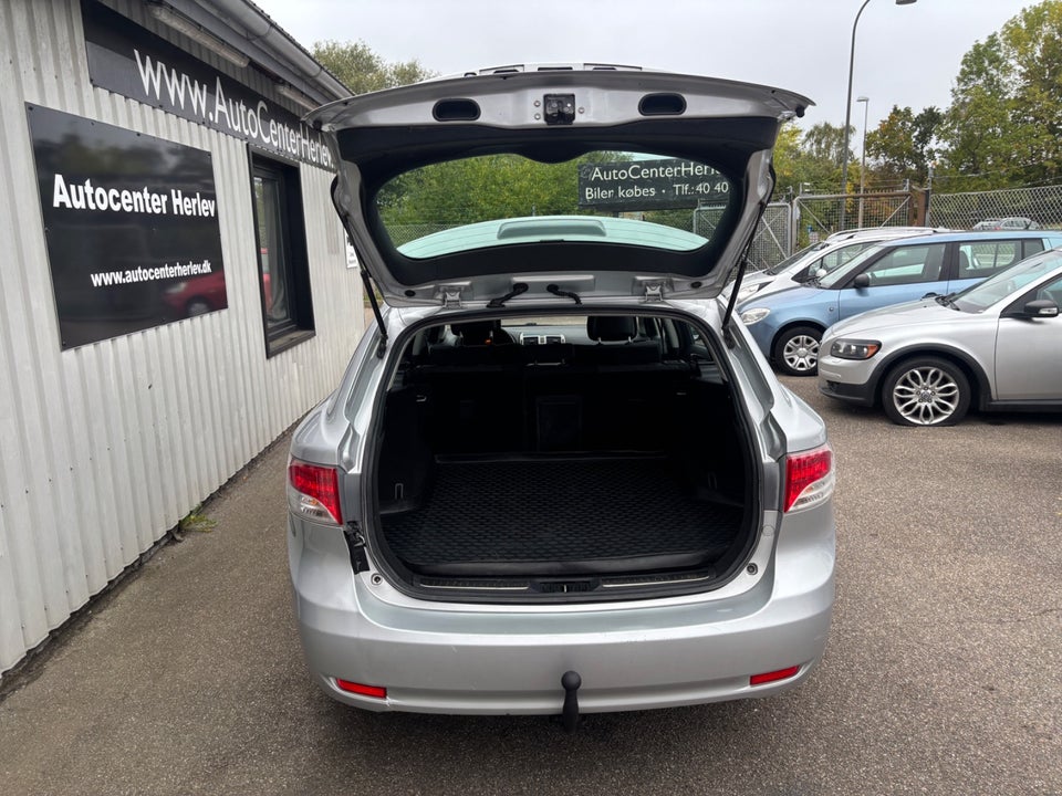 Toyota Avensis 2,0 D-4D TX stc. 5d