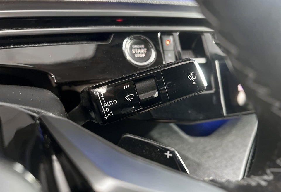 Peugeot e-3008 77 GT Pack 5d