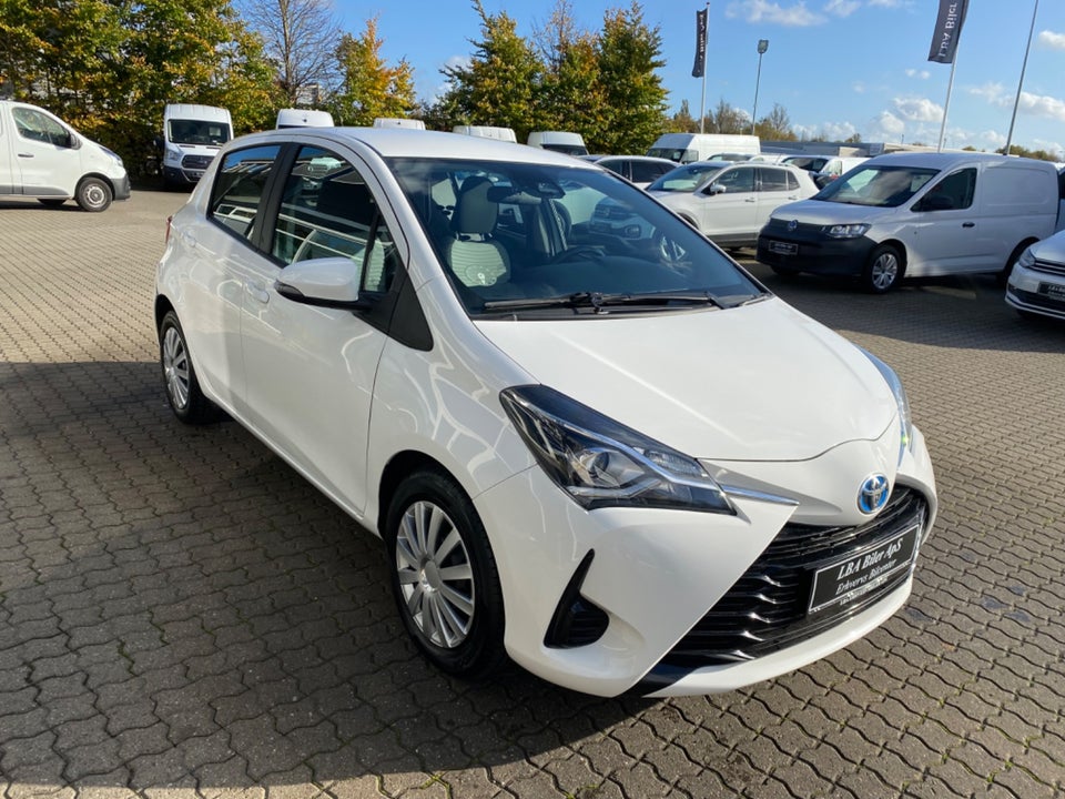 Toyota Yaris 1,5 Hybrid H1 e-CVT Van 5d