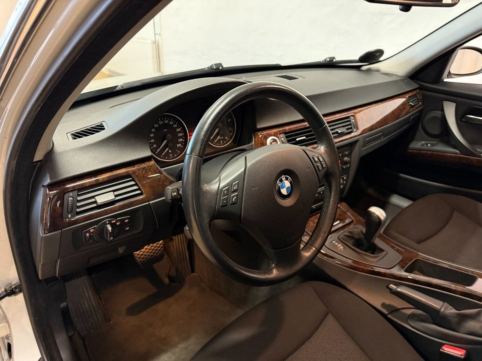 BMW 325i 2,5 aut. 4d