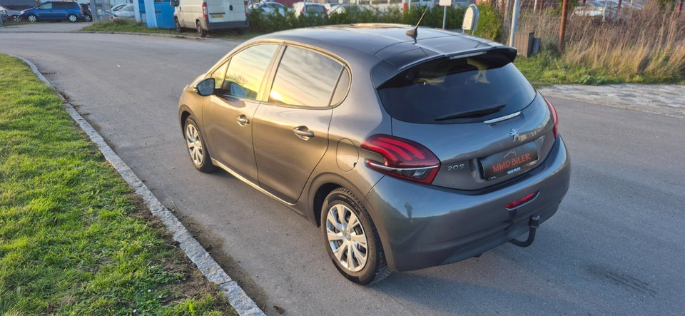 Peugeot 208 1,6 BlueHDi 100 Desire 5d