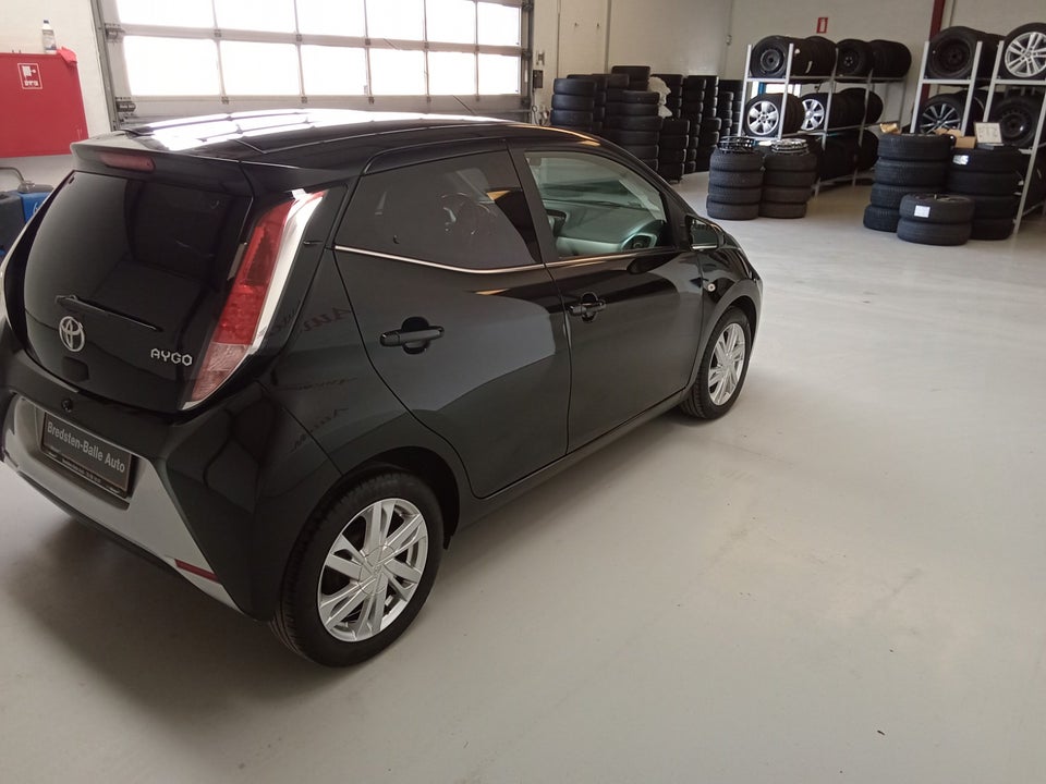 Toyota Aygo 1,0 VVT-i x-black 5d