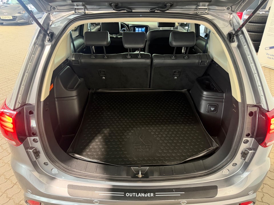 Mitsubishi Outlander 2,4 PHEV Intense CVT 4WD 5d