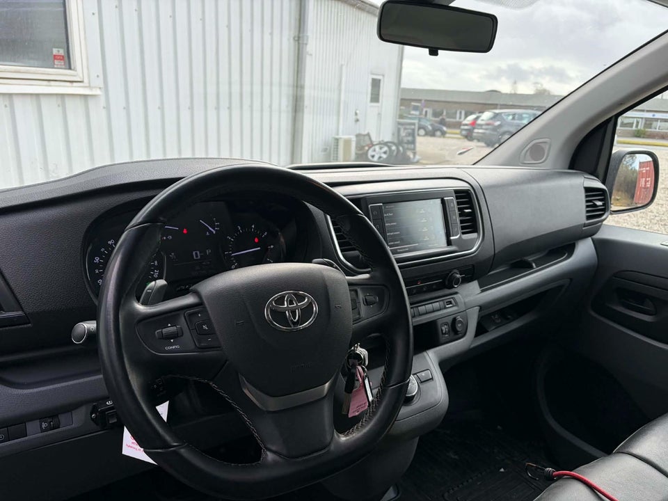 Toyota ProAce 2,0 D 122 Medium Comfort Master aut. 5d