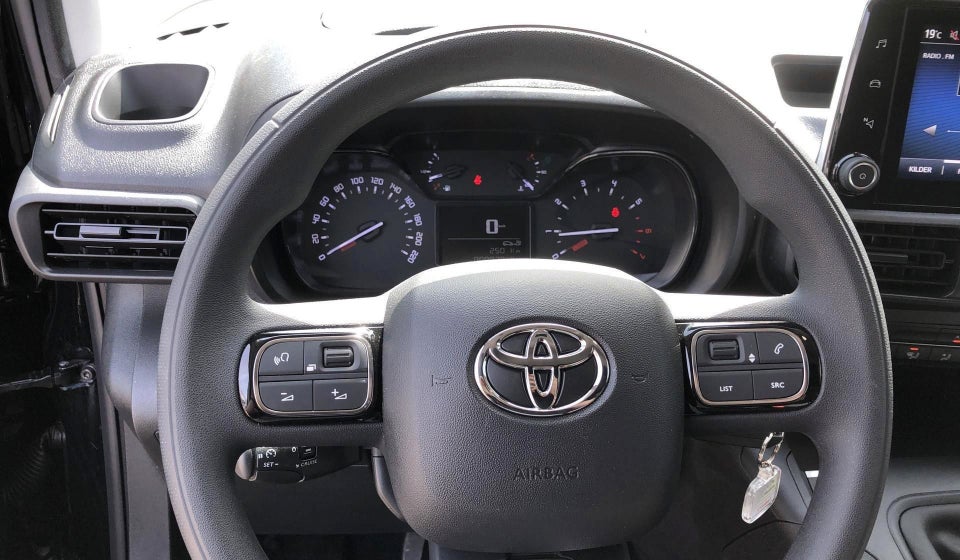 Toyota ProAce City 1,5 D 102 Medium Comfort 5d