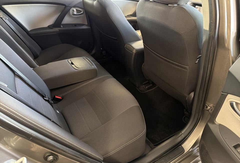 Toyota Avensis 1,8 VVT-i T2 Touring Sports 5d