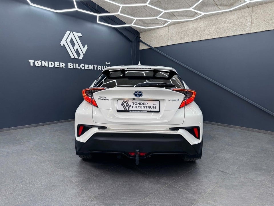 Toyota C-HR 1,8 Hybrid Premium Selected CVT 5d