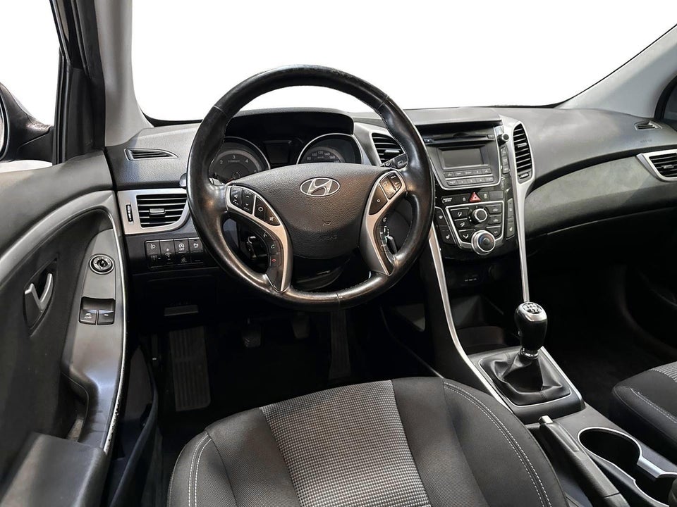Hyundai i30 1,6 CRDi 110 Comfort CW Eco 5d