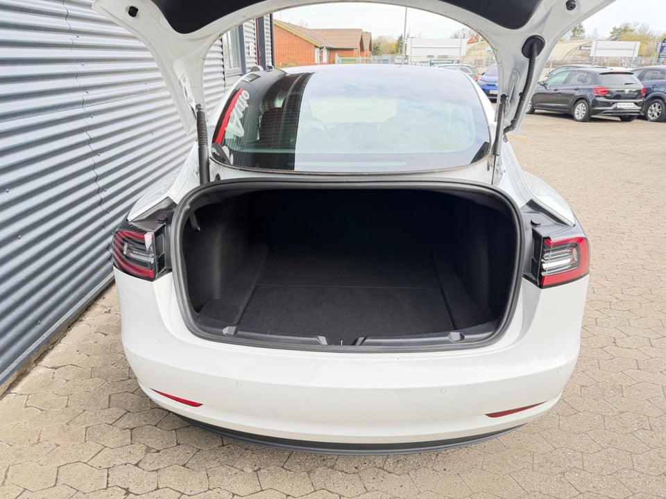 Tesla Model 3 Standard Range+ RWD 4d