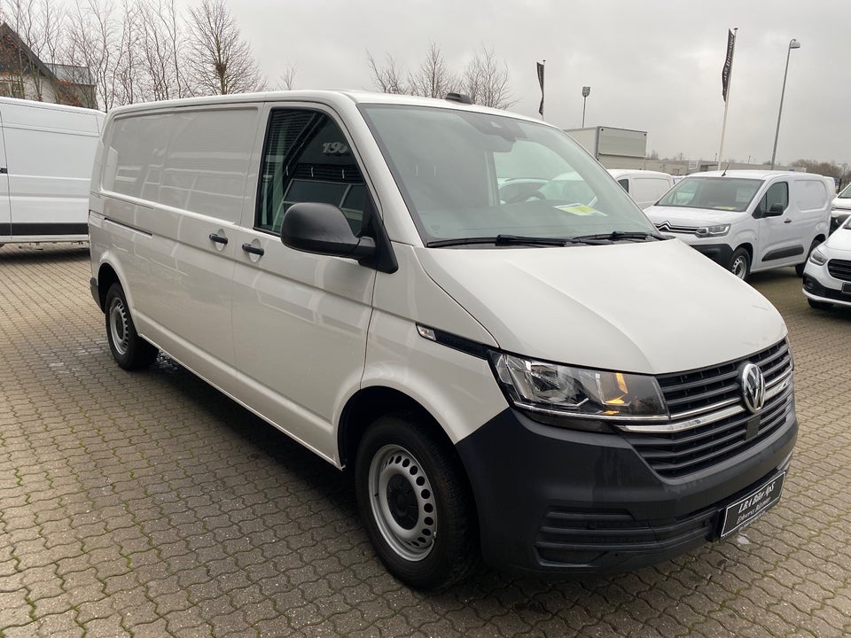 VW Transporter 2,0 TDi 110 Kassevogn lang