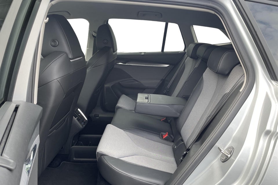 Skoda Enyaq 60 iV Loft 5d