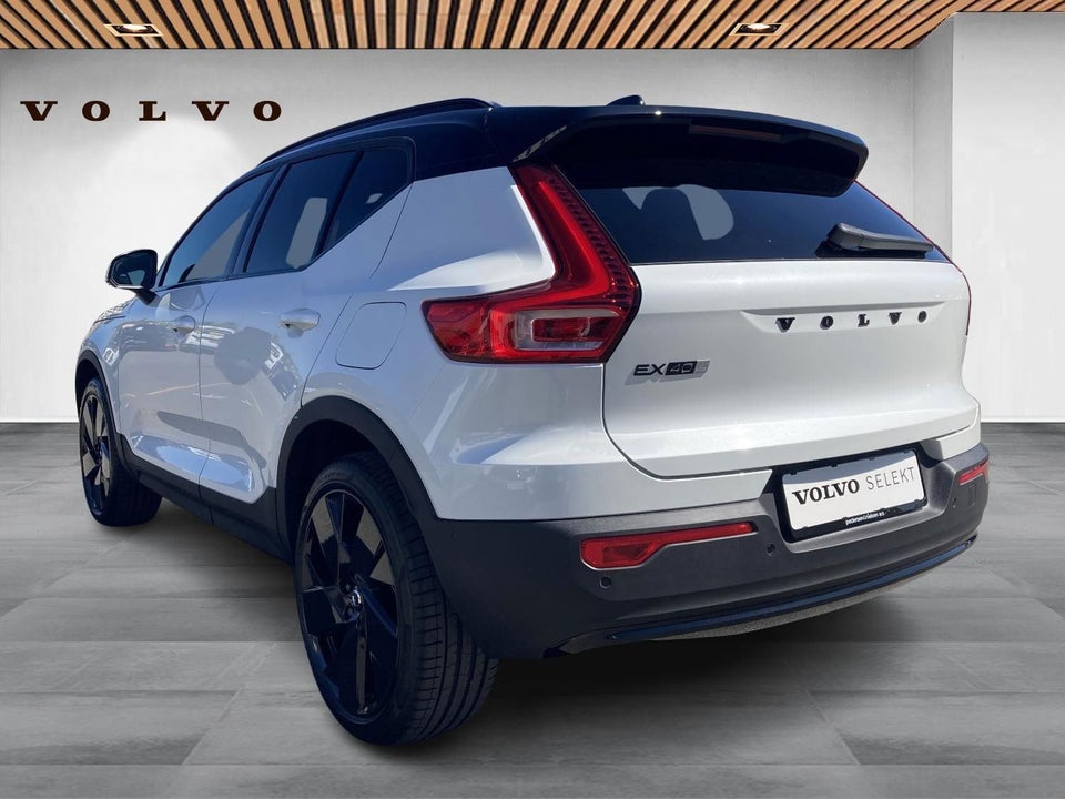 Volvo EX40 Extended Range Black Edition 5d