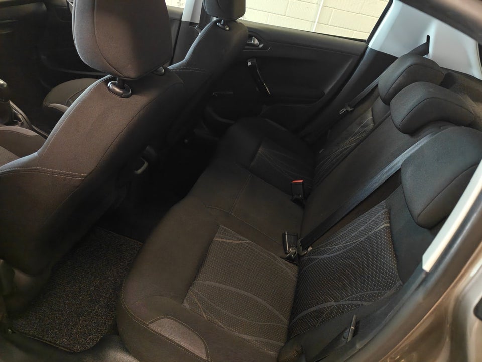 Peugeot 208 1,6 e-HDi 92 Active 5d