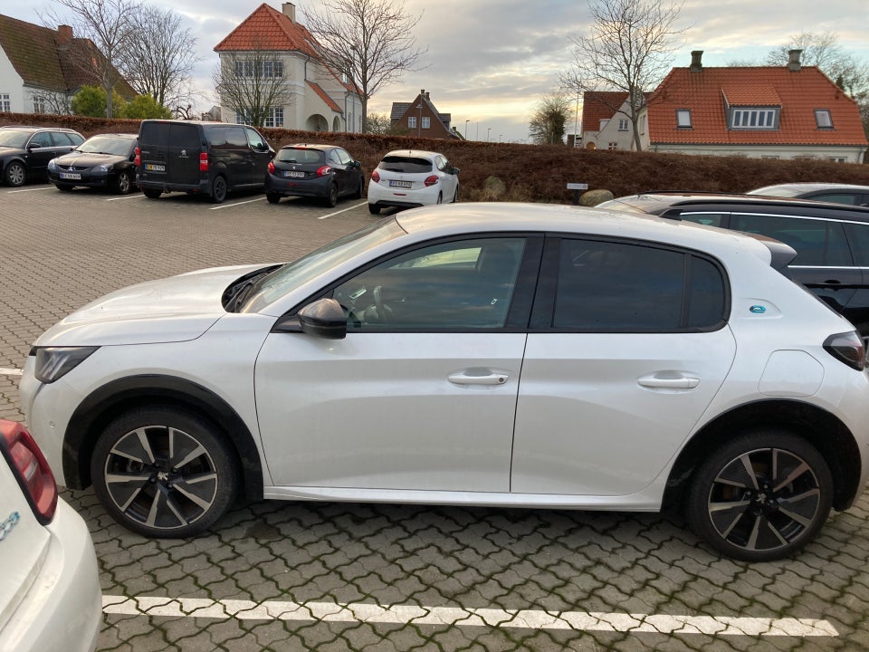 Peugeot e-208 50 GT 5d