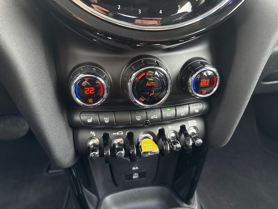 MINI Cooper SE Essential 3d