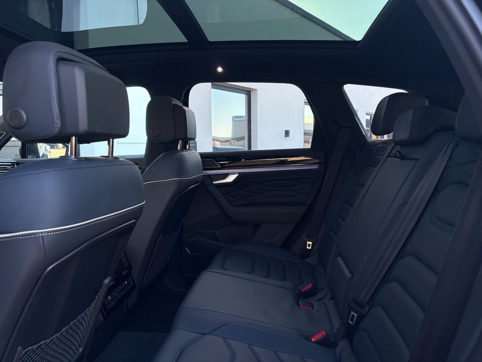 VW Touareg 3,0 TDi 286 Elegance DSG 4Motion 5d