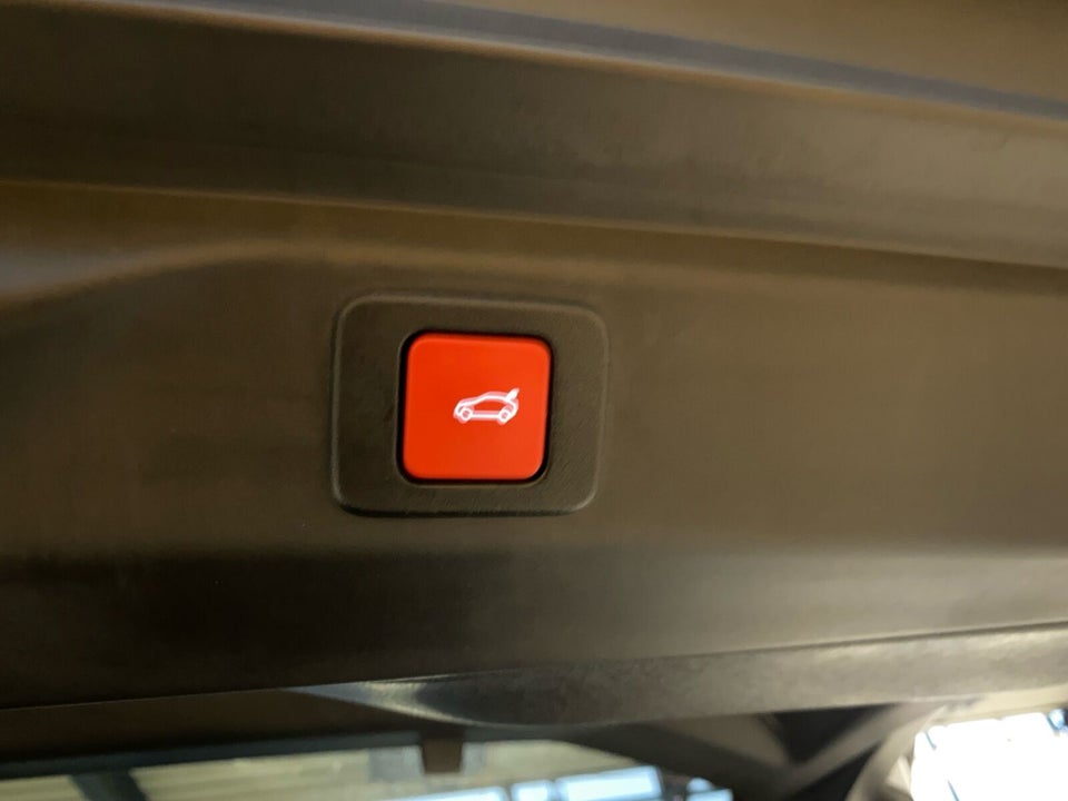 Peugeot e-3008 77 GT Pack 5d