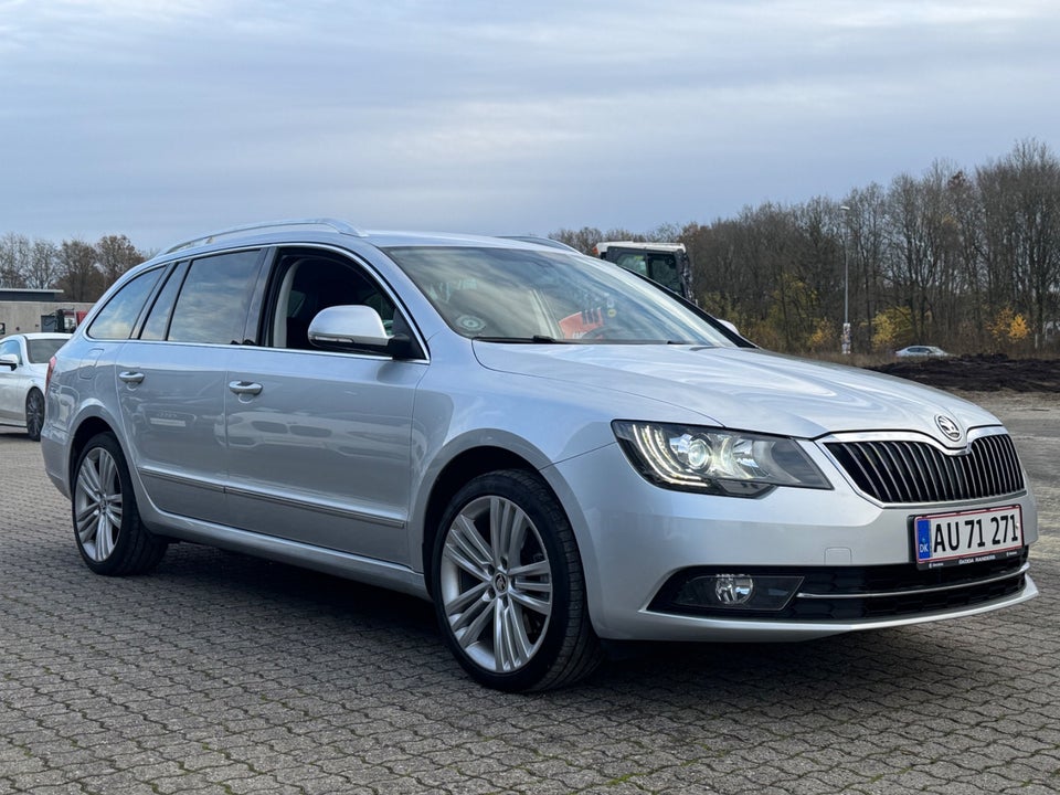 Skoda Superb 2,0 TDi 170 Elegance Combi DSG 5d