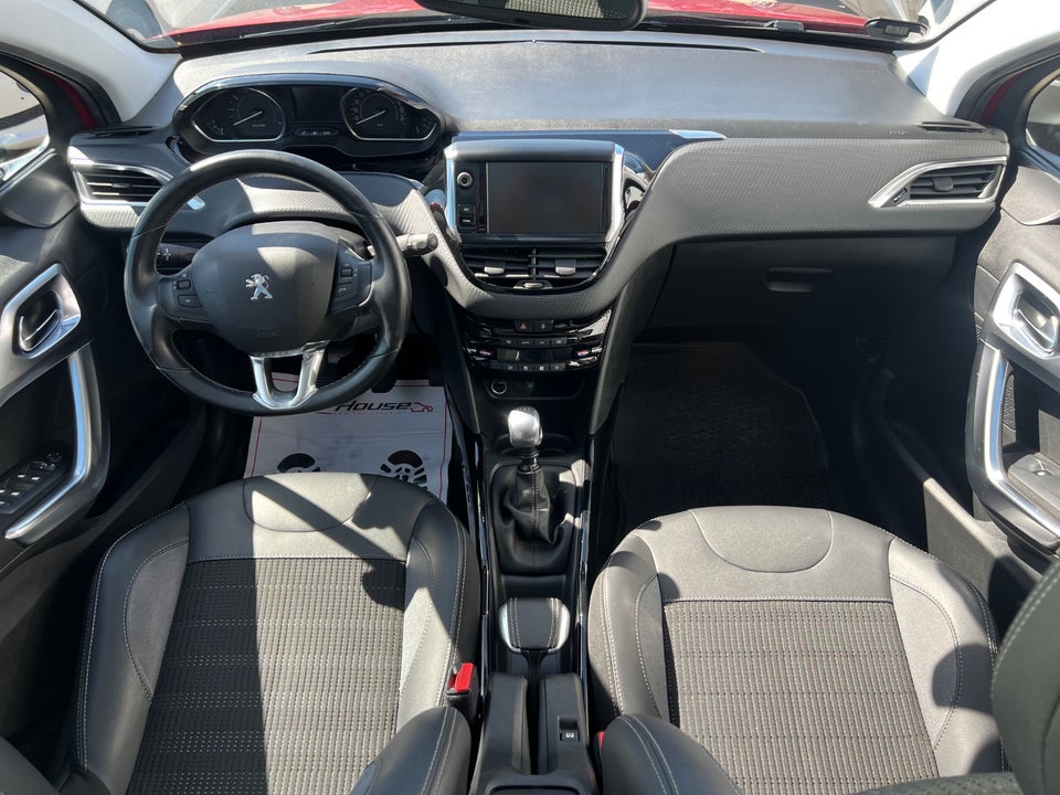 Peugeot 2008 1,2 PureTech 110 Prestige Sky 5d