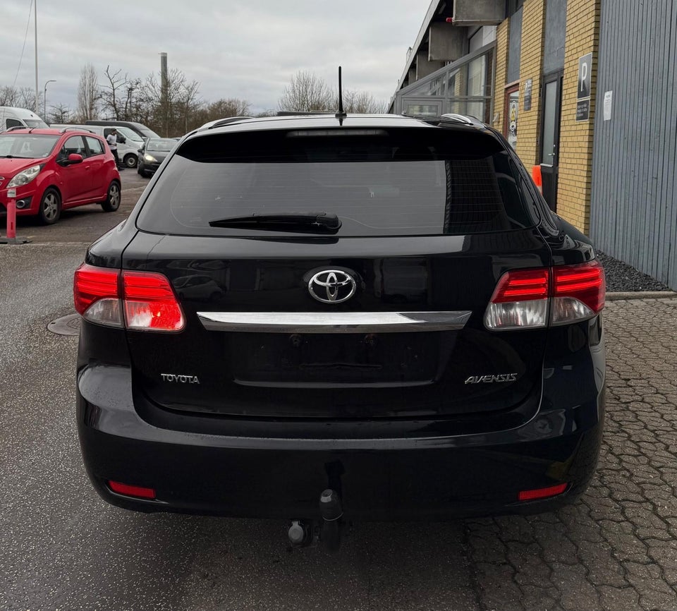 Toyota Avensis 1,6 VVT-i T1 stc. 5d