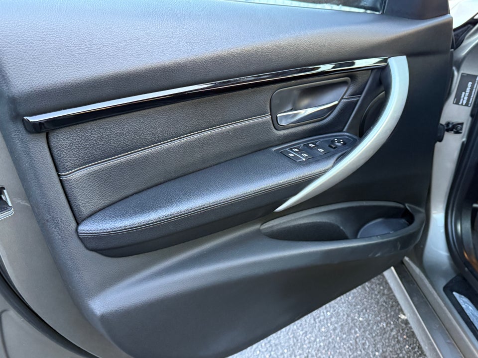 BMW 318d 2,0 Touring aut. 5d