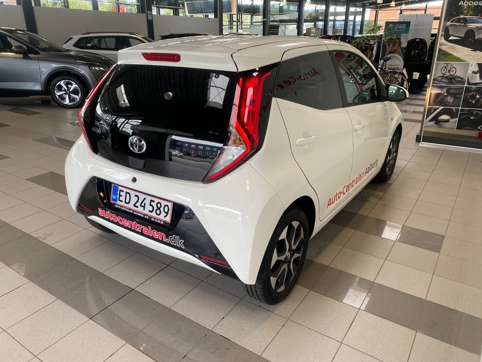 Toyota Aygo 1,0 VVT-i x-press 5d