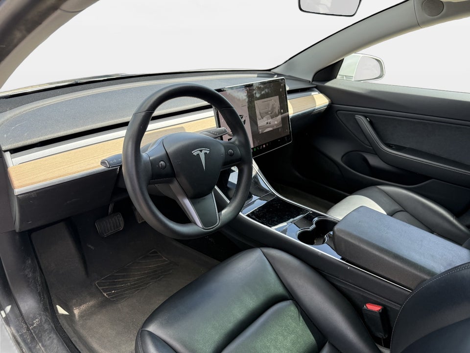 Tesla Model 3 Standard Range+ RWD 4d
