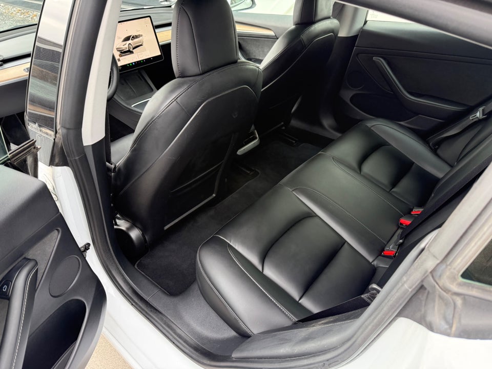 Tesla Model 3 Standard Range+ RWD 4d