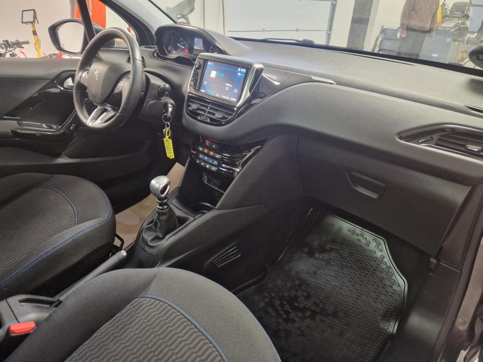 Peugeot 208 1,5 BlueHDi 100 Signature Sky 5d