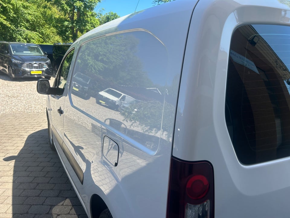 Peugeot Partner 1,6 BlueHDi 100 L1 Premium Van 5d