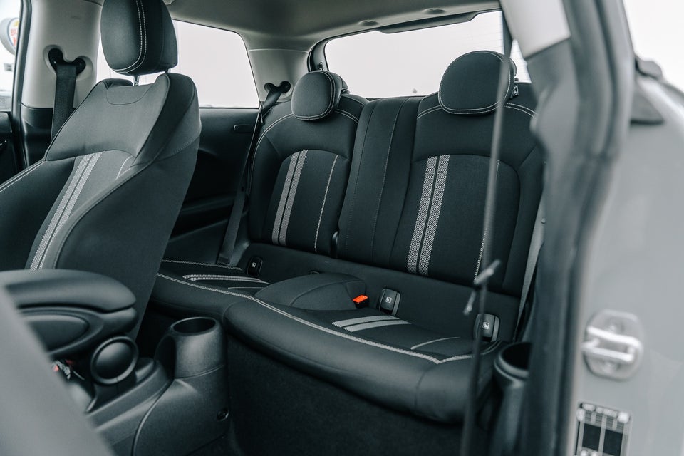 MINI Cooper SE Essential 3d