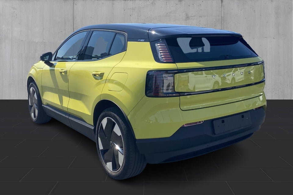 Volvo EX30 Extended Range Plus 5d