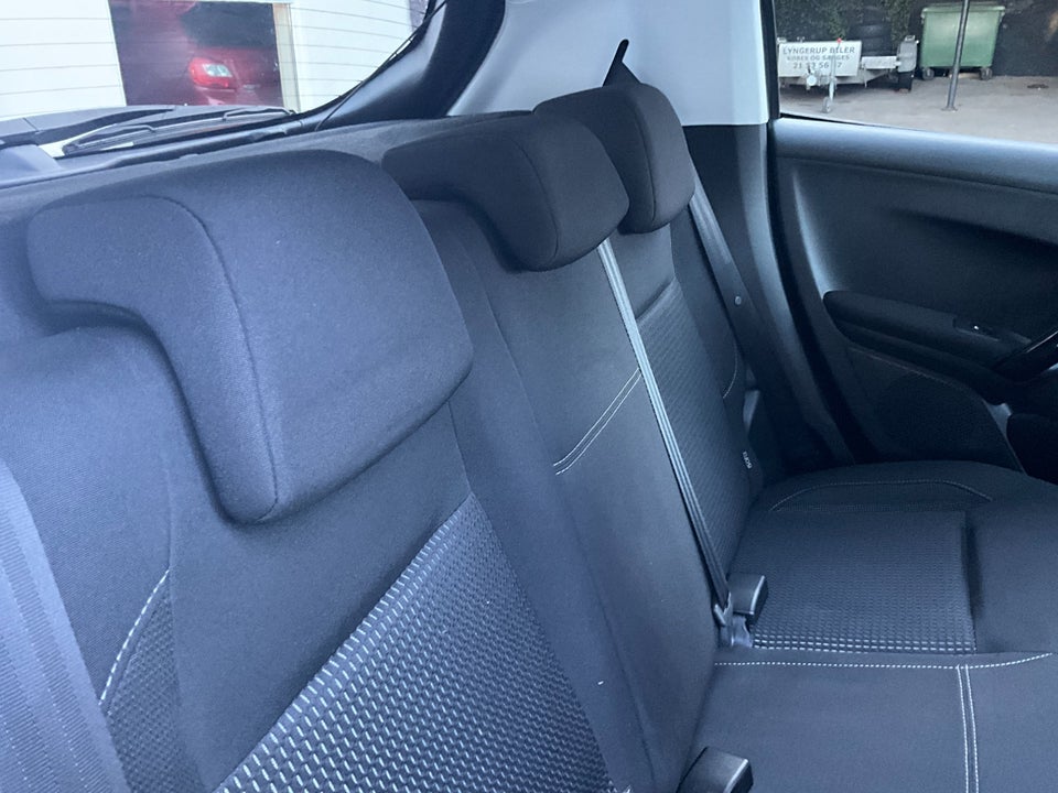 Peugeot 208 1,2 PureTech 82 Selection Sky 5d