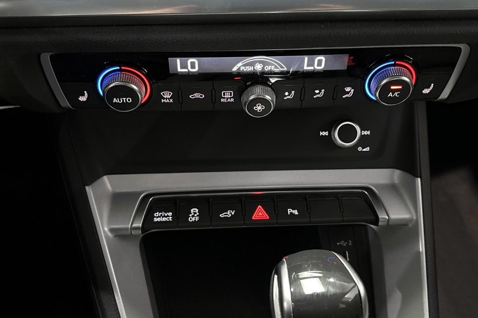 Audi Q3 45 TFSi e Attitude plus S-tr. 5d