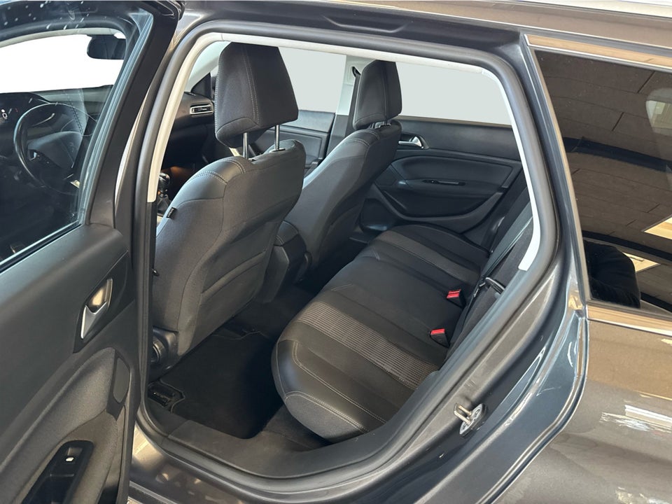 Peugeot 308 1,5 BlueHDi 130 Allure Grand SW 5d