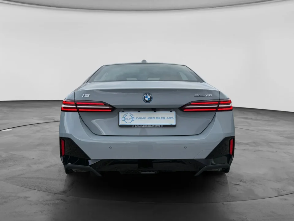 BMW i5 eDrive40 M-Sport 4d
