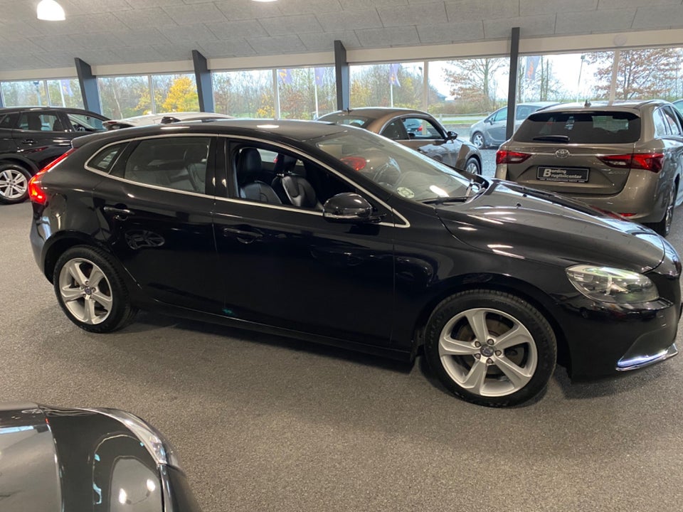 Volvo V40 1,6 T2 120 Momentum 5d