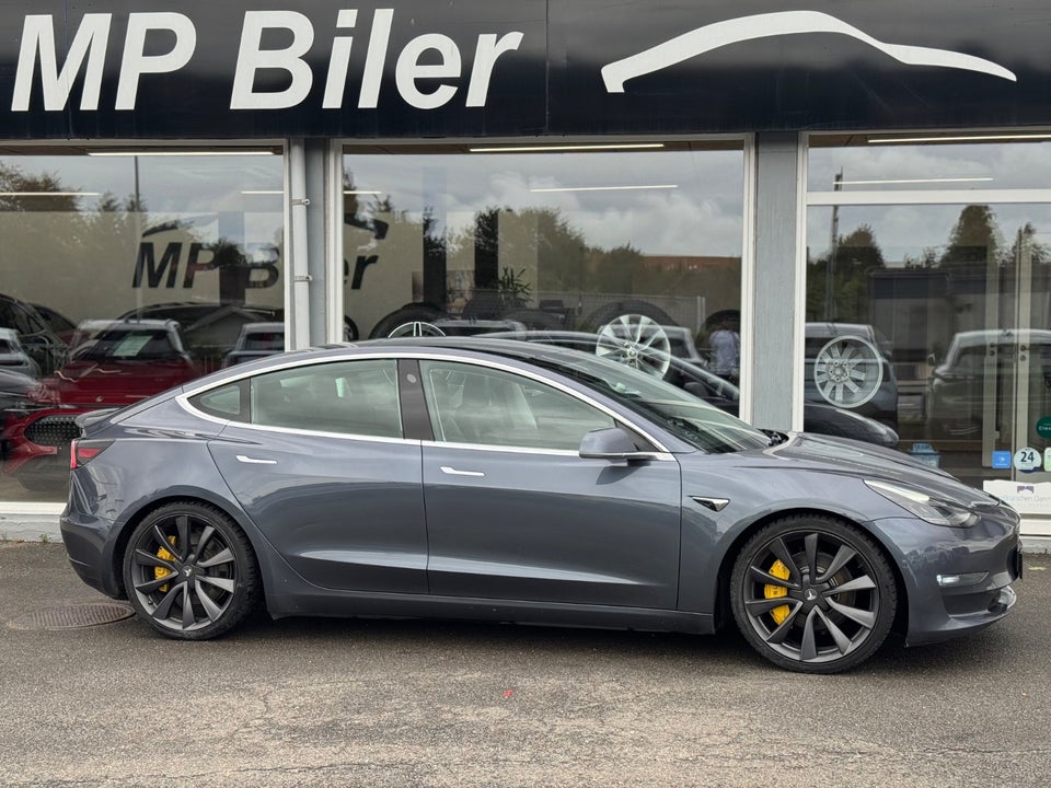 Tesla Model 3 Long Range AWD 4d