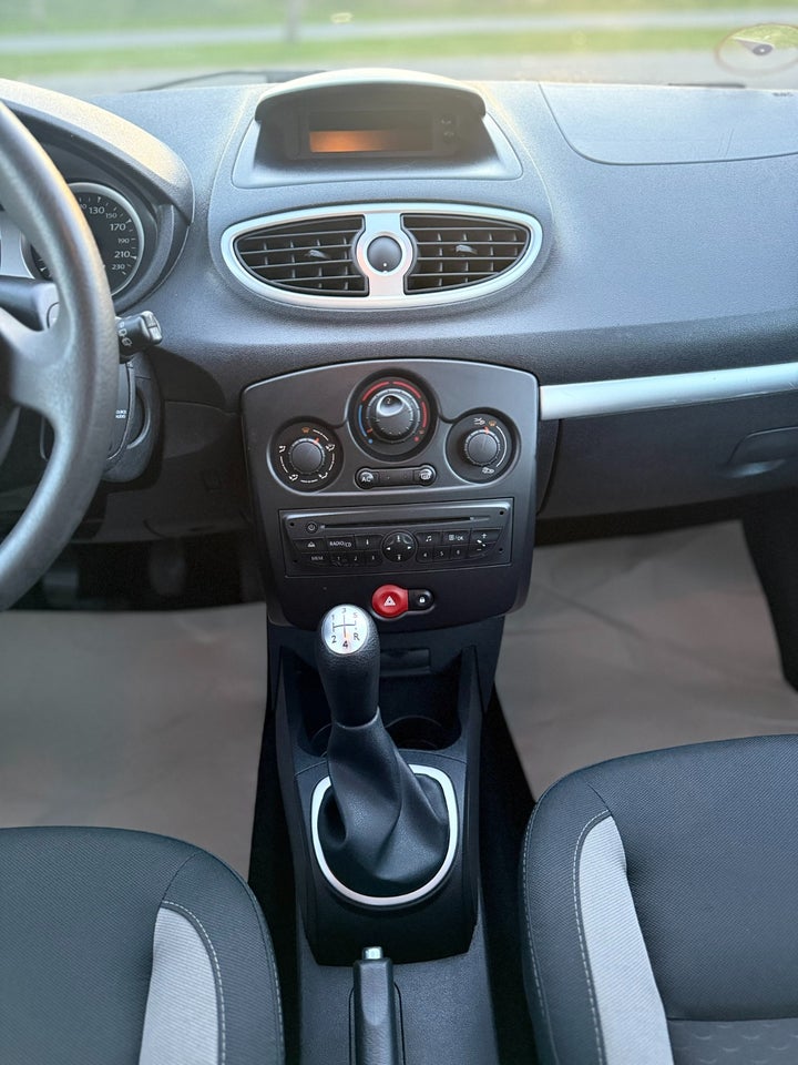 Renault Clio III 1,2 16V Expression Sport Tourer 5d