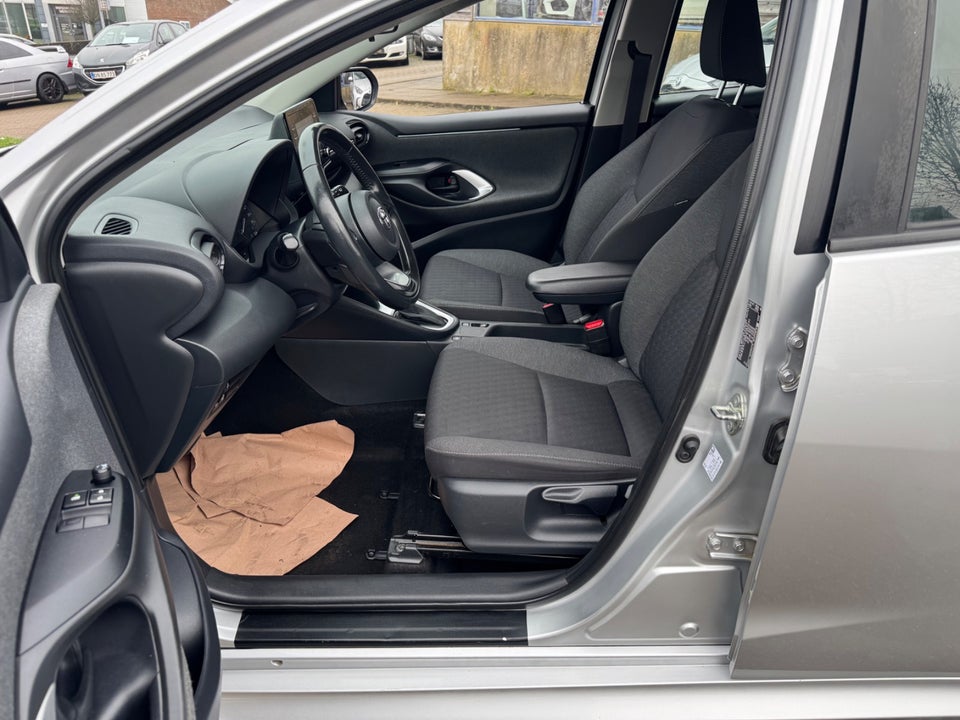 Toyota Yaris 1,5 Hybrid H1 e-CVT 5d