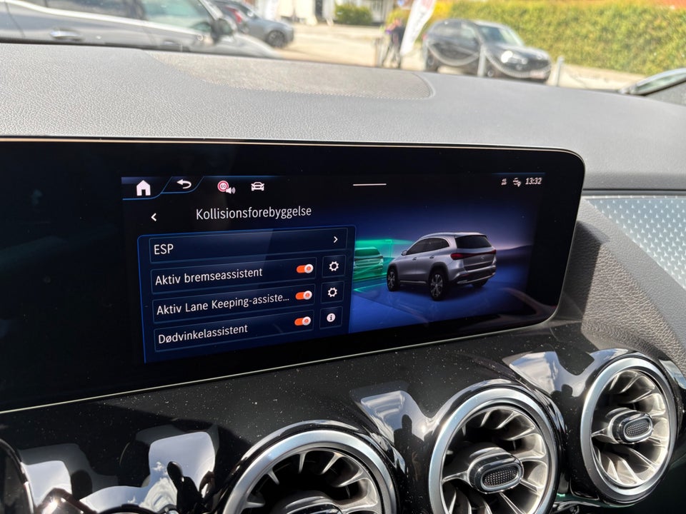 Mercedes EQA350 4Matic 5d