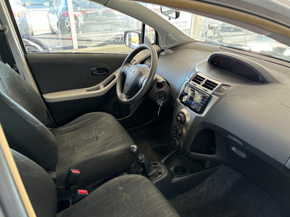 Toyota Yaris 1,0 VVT-i T2 5d