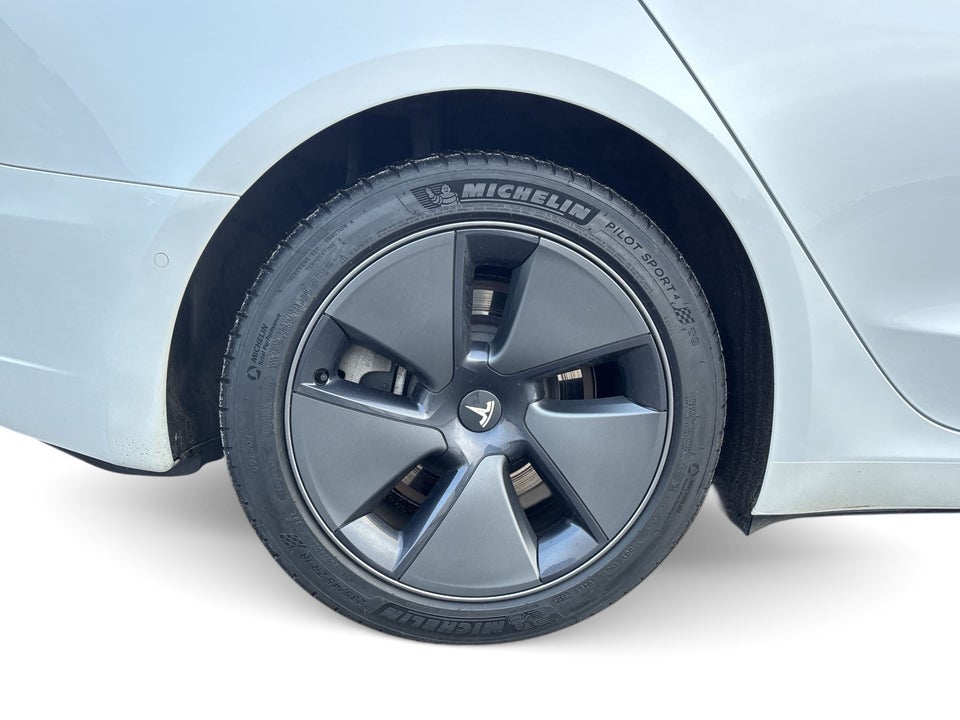 Tesla Model 3 Standard Range+ RWD 4d
