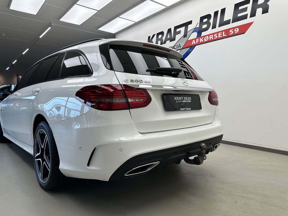Mercedes C300 de 2,0 AMG Line stc. aut. 5d
